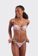 Load image into Gallery viewer, Model Front: Rio De Sol Top Top Square Kyra
