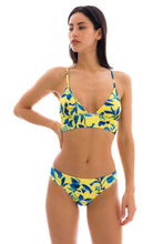 Load image into Gallery viewer, Model Front: Rio De Sol Set Lemon Flower Cos Comfort