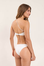 Load image into Gallery viewer, Model Back: Rio De Sol Set Set Sand-White Kora Leblon