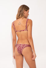 Load image into Gallery viewer, Model Back: Rio De Sol Top Top Dune Hera