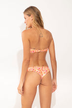 Load image into Gallery viewer, Model Back: Rio De Sol Top Top Ditsy-Butter Sara