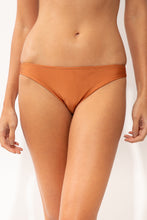 Load image into Gallery viewer, Gallery: Rio De Sol Bottom Bottom Shimmer-Nocciola Essential-Comfy
