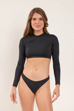 Load image into Gallery viewer, Model Front: Wednesday In Hawaii By Rio De Sol Top Top Lava Reef
