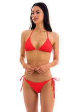 Load image into Gallery viewer, Model Front: Rio De Sol Top Top Cotele-Tomate Tri-Inv
