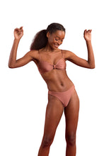 Load image into Gallery viewer, Image 04: Rio De Sol Bottom Bottom Shimmer-Copper Nice-Fio
