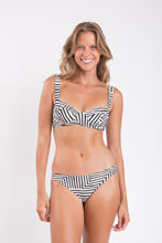 Load image into Gallery viewer, Model Front: Rio De Sol Set Set Collage Amelia Essential-Comfy
