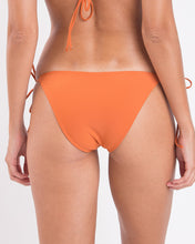 Load image into Gallery viewer, Image 05: Rio De Sol Bottom Bottom Ocre Lacinho
