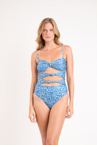 Model Front: Rio De Sol One-Piece Chuva Stella