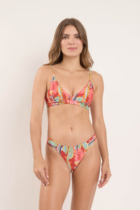 Model Front: Rio De Sol Set Set Sea-Bloom Paola Baobi
