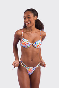 Model Front: Rio De Sol Top Top Square Kyra