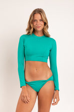 Load image into Gallery viewer, Model Front: Rio De Sol Top Top Valley Reef
